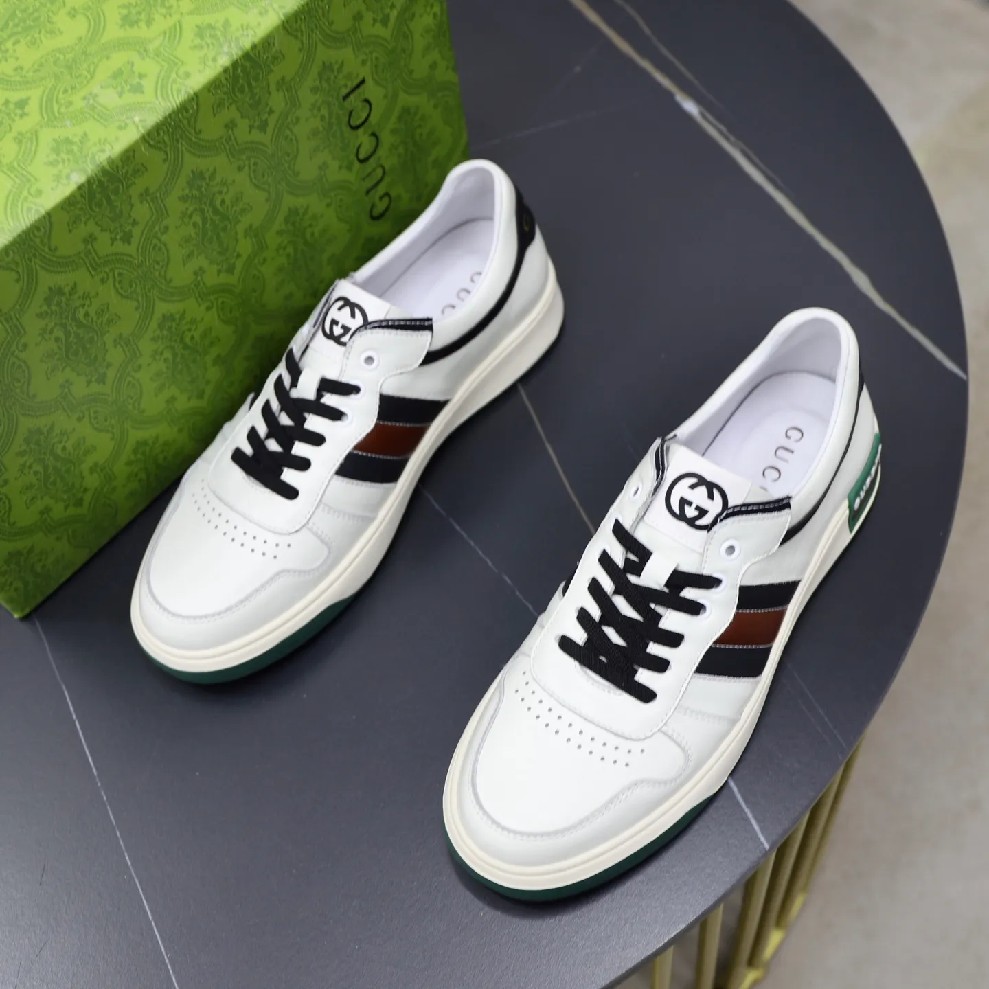 Ex-factory price: 440💰🙅‍♂️🙅‍♂️🙅‍♂️ Brand: Gucci GuCCI Standard code: 38-44 (45 customized) Grade: Same as the official website Material: Original leather splicing Comfortable and breathable pigskin lining Lightweight and wear-resistant sports outsole Style category: Men's fashionable casual shoes Running sneakers Distinguished luxury brand elements Top luxury Color: actual picture color